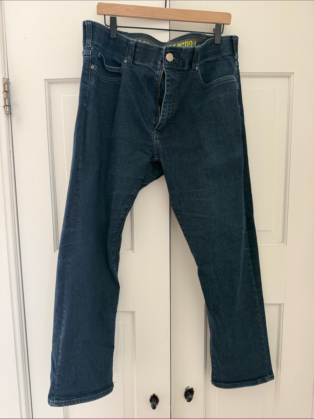 Lee Men's Relaxed Dark Blue Jeans